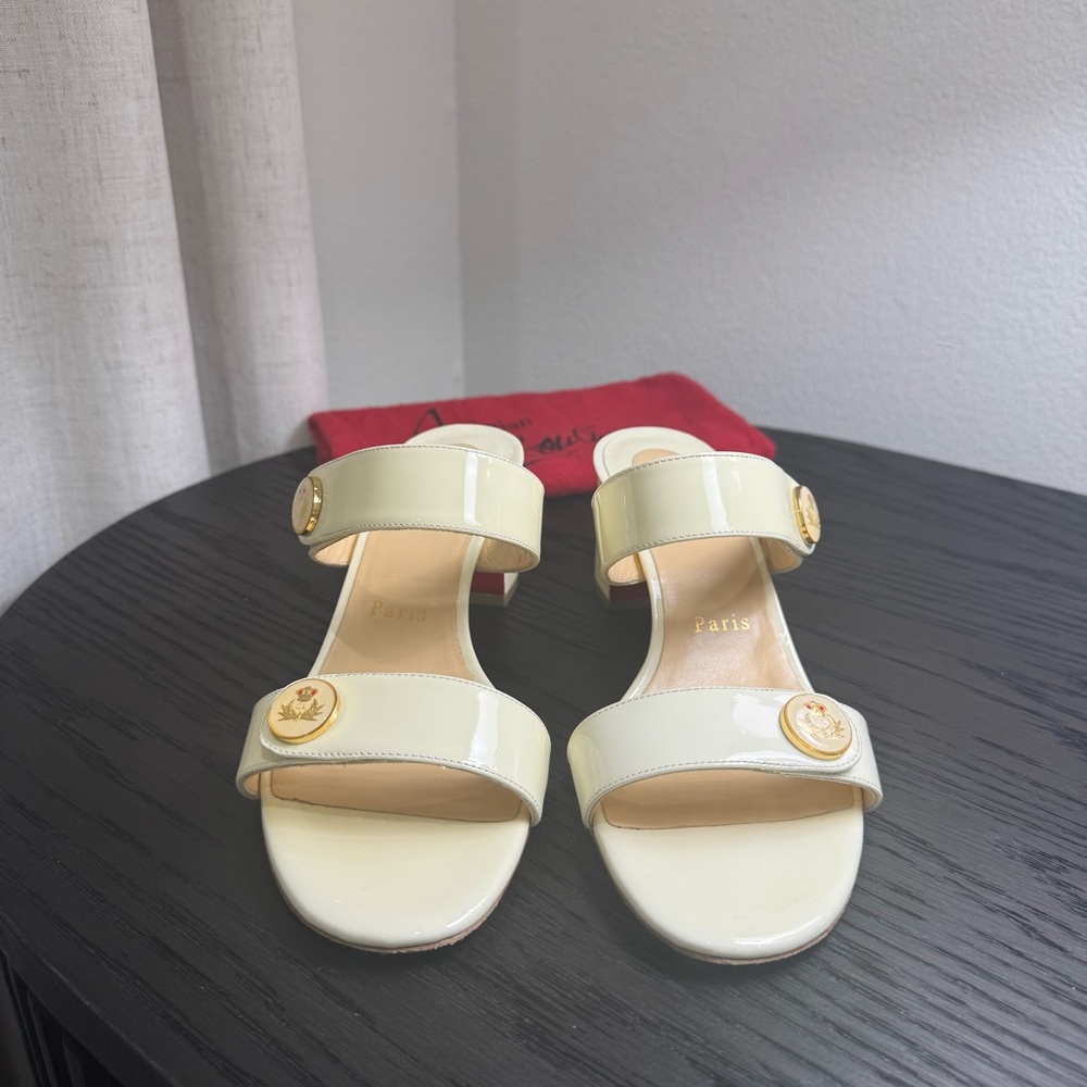 Christian Louboutin La Saviata Emblem Sandal Patent Ivory 38.5 - Picture 2 of 8